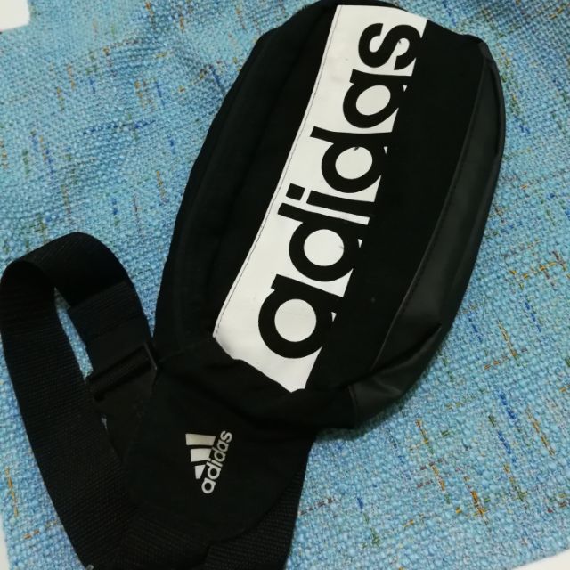 กระเป๋า adidas คาดอกมือสอง