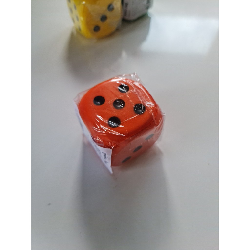ลูกเต๋ายาง ของเล่นเด็ก ขนาด 8 x 8 x 8 cm รหัส DICE-01  จำนวน 1 ชิ้น มีให้เลือกหลายสี