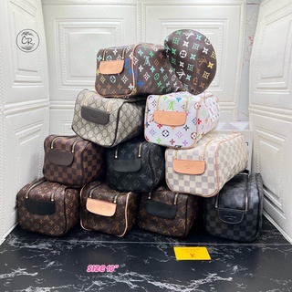 กระเป๋าใส่ของ Louis Vuitton แถมฟรีใบเล็ก