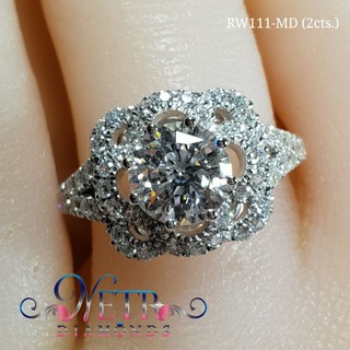 แหวนเพชร 2 กะรัต เพชรเลียนแบบเพชรแท้ ทำจาก เพชร CZ, Cubic Zirconia หรือ เพชรโคลนนิ่ง ล้อมเพชรดีไซน์สุดหรู