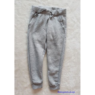 Primark : กางเกงขายาว แบรนด์ Primark สีเทา ด้านในบุผ้าสำลีอุ่นๆ ค่ะ ราคา 180 บาท Size : 6-9m / 18-24m / 24-36m