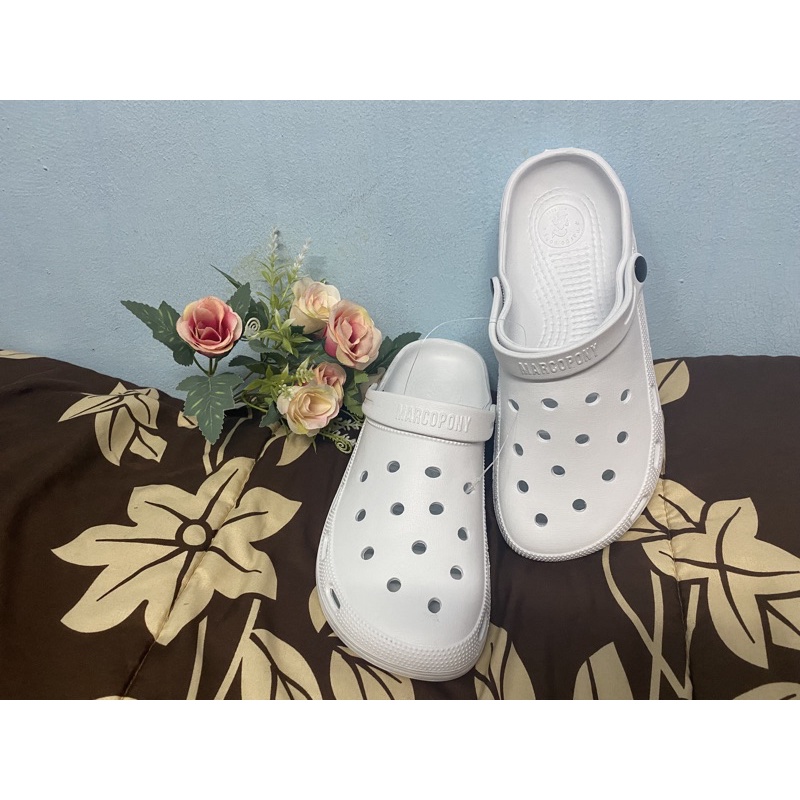 รองเท้าหัวโตผู้หญิง สีขาวล้วน คละยี่ห้อ ปีก้า AB walk  macopony