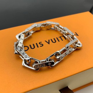 LOUIS VUITTON CHAIN BRACELET ENGRAVED MONOGRAM SILVER สร้อยข้อมือหลุยส์วิตตอง เครื่องประดับ กำไลข้อมือโซ่ แบรนด์เนม