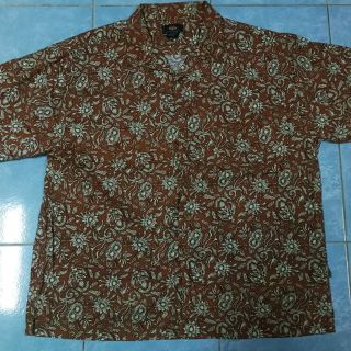 เสื้อลายดอกแนวฮาวาย  กระดุมกะลามะพร้าว