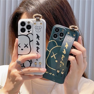 เคสซิลิโคน สำหรับ iPhone 14 Pro Max iPhone 13 Pro Max iPhone 12 Pro Max iPhone 11 Pro Max X XR XS Max Cartoon KAWS Wristband Design Silicone Case