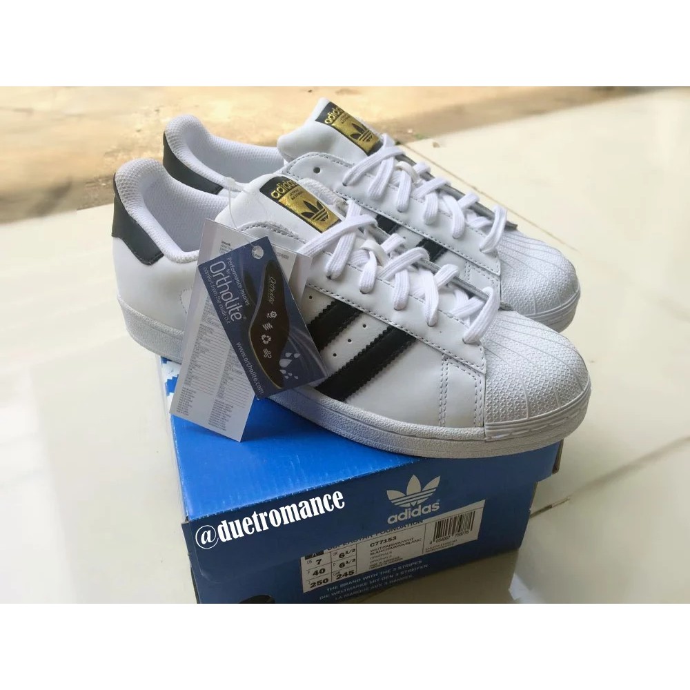 Adidas Originals Superstar รองเท้าผ้าใบลําลอง เหมาะกับการลงรองพื้น C77124 C77153