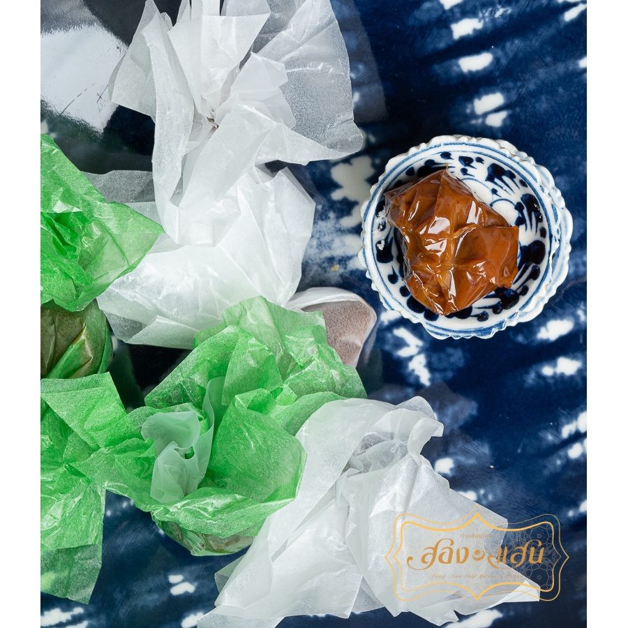 ทอฟฟี่กะทิสด สอดไส้ถั่วลิสง  กระปุก หอมมัน กะทิสด น้ำตาลมะพร้าว Kanomsongsan songsan สองแสน บ้านขนมไ