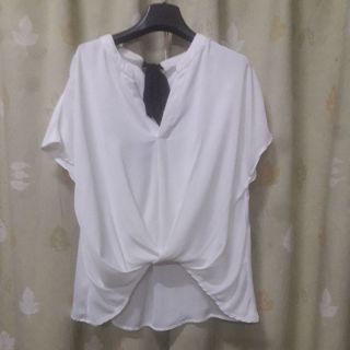 เสื้อชีฟองสีขาวผูกโบว์