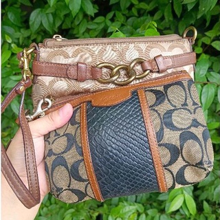 Used Coach Wristlet กระเป๋าคล้องมือ Coach 2 ใบ ของแท้ มีตำหนิ