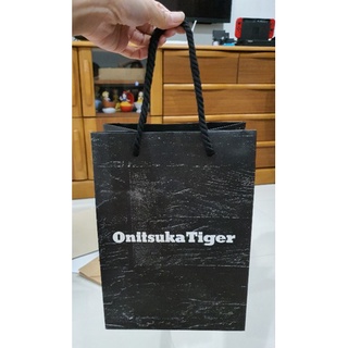 ถุงกระดาษ Onitsuka Tiger ของแท้ หูแบบเชือก รุ่นนี้ลาย สวยมาก