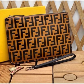 Fendi Clutch Hi-end หนังแท้ 💯% ส่งฟรี EMS ✅