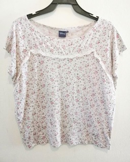 เสื้อยืดลายดอก แบรนด์Disney Size2 อก42” แต่งผ้าลูกไม้