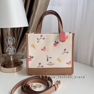 👑ผ่อน0%~แท้100%👑c8253 กระเป๋าสะพาย Coach Dempsey Tote 22 With Dreamy Veggie Print