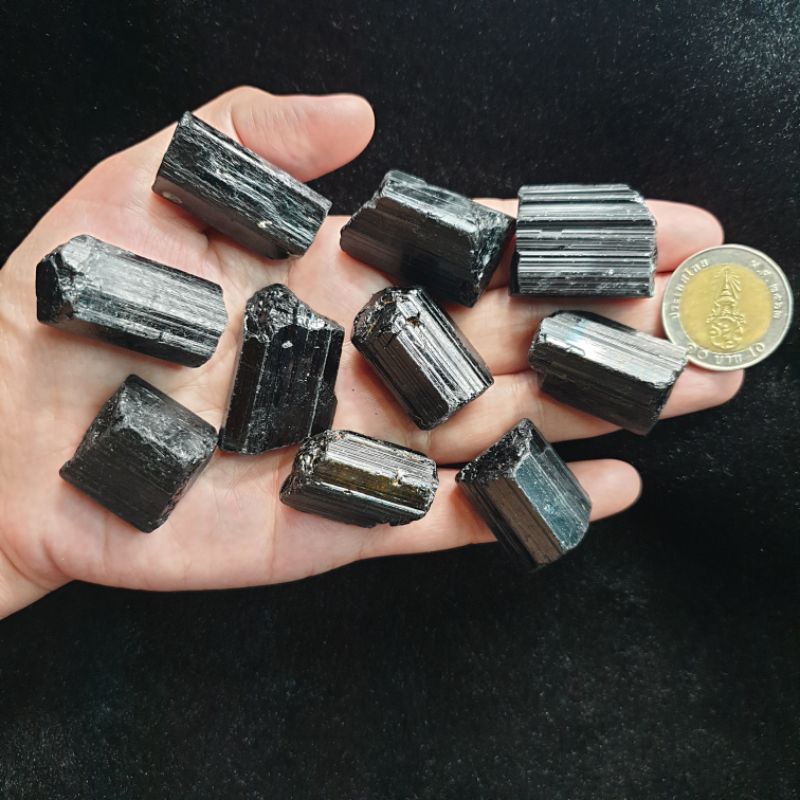 หินก้อนแบล็คทัวร์มาลีน ก้อนละ 150 น้ำหนัก 20-25g. แบล็คทัวร์มาลีน แบล็คทัวร์มารีน ทัวร์มาลีน ทัวมารีน(Black Tourmaline)