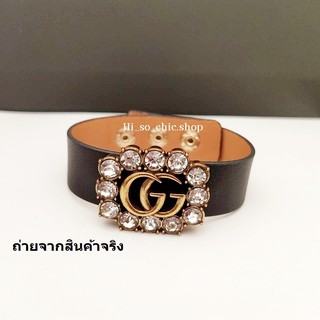 กำไลข้อมือ หนังเทียมสีดำ จี้ G ติดเม็ดพลอย แนวเท่