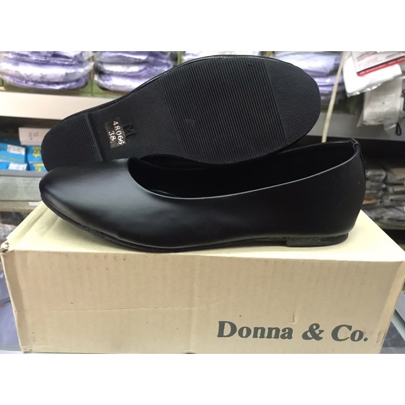 รองเท้าคัชชูสีดำไม่มีส้น ยี่ห้อdonna&amp;coหนังนิ่มใส่ไม่เป็นรอยง่าย เกรดดีใส่สบายทรงสวยงานกล่องไม่ใช่งานถุง