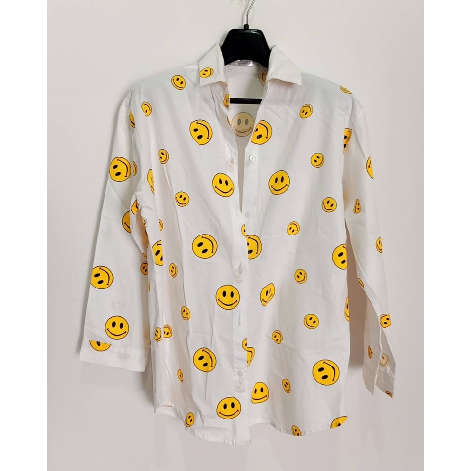 เสื้อเชิ๊ตแขนยาวสีขาว ลาย Smiley ป้าย Nok Bangkok น่ารักมาก อก 42" ยาว 28"