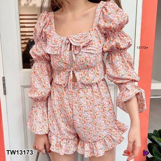 TW13173 ชุดเซ็ท น่ารักๆ เสื้อผ้าผู้หญิง เสื้อแต่งระบายอก แขนตุ๊กตา สีขาว ลายดอกไม้ กางเกงขาสั้น มาใหม่