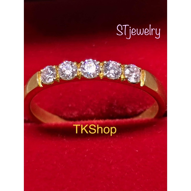 แหวนแถว 5 เม็ดเพชรสังเคราะห์โมอีส เกรดพรีเมี่ยมขนาดเพชร 2.5 มิล 5 เม็ด(0.5กะรัต) ตัวเรือนทำจากเหรียญ