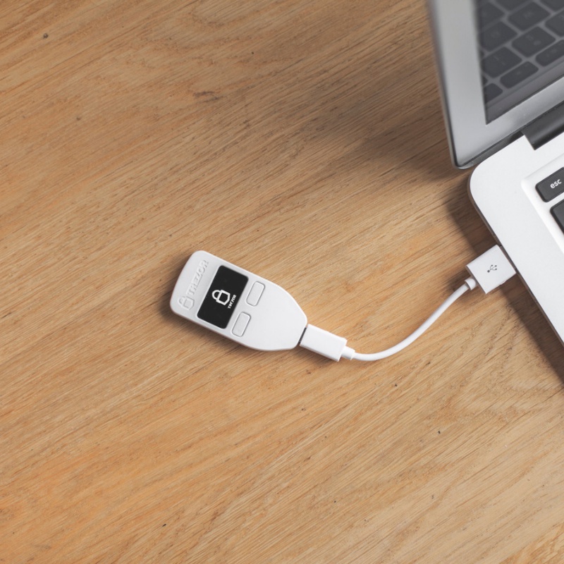 Trezor สีดำ สินค้าพร้อมส่ง รับสินค้าใน 1-3 วัน ตัวแทนจำหน่ายอย่างเป็นทางการเป็นในประเทศไทย Thailand Official Reseller
