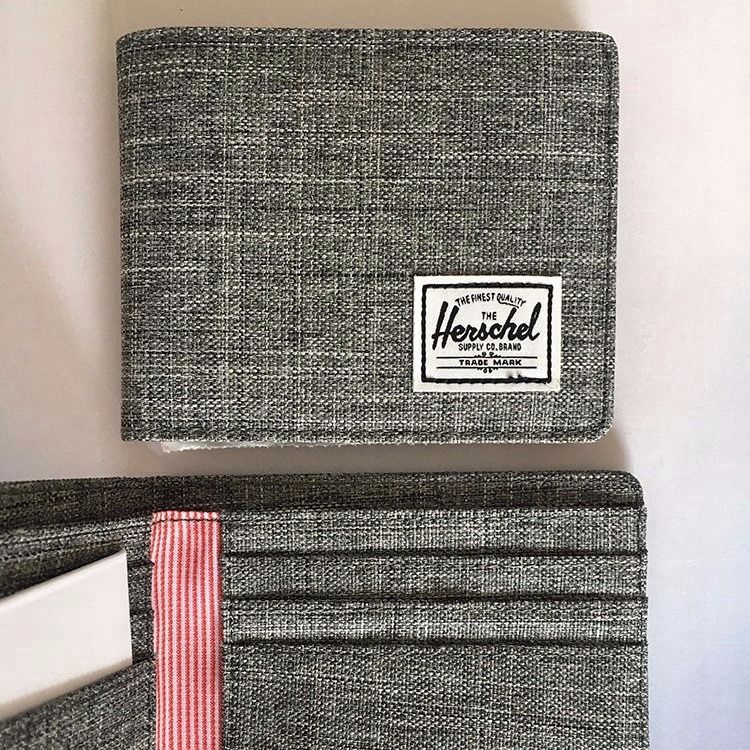 ของแท้ 100% จากตัวแทนจำหน่ายโดยตรง กระเป๋าสตางค์ Herschel Roy Wallet Classic Canvas