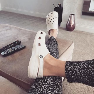 [ลด30% เก็บโค้ด 2509FASHDD] CROCS Classic Clog - Comfort Sandal ใส่สบาย รองเท้าแตะ คร็อคส์ แท้ รุ่นฮิต ได้ทั้งชายหญิง
