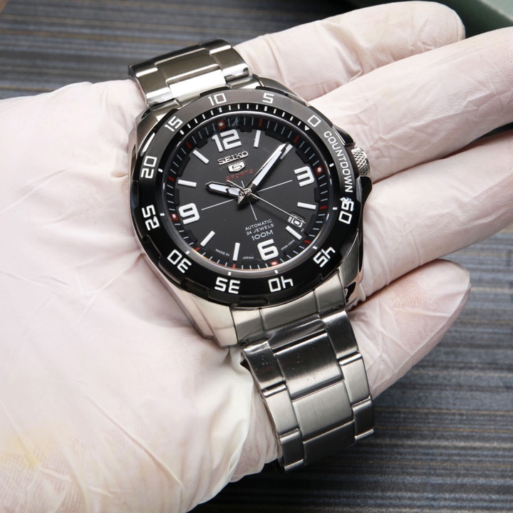 Seiko 5 นาฬิกาข้อมือควอทซ์อะนาล็อก แฟชั่น สําหรับผู้ชาย SRPB79J1