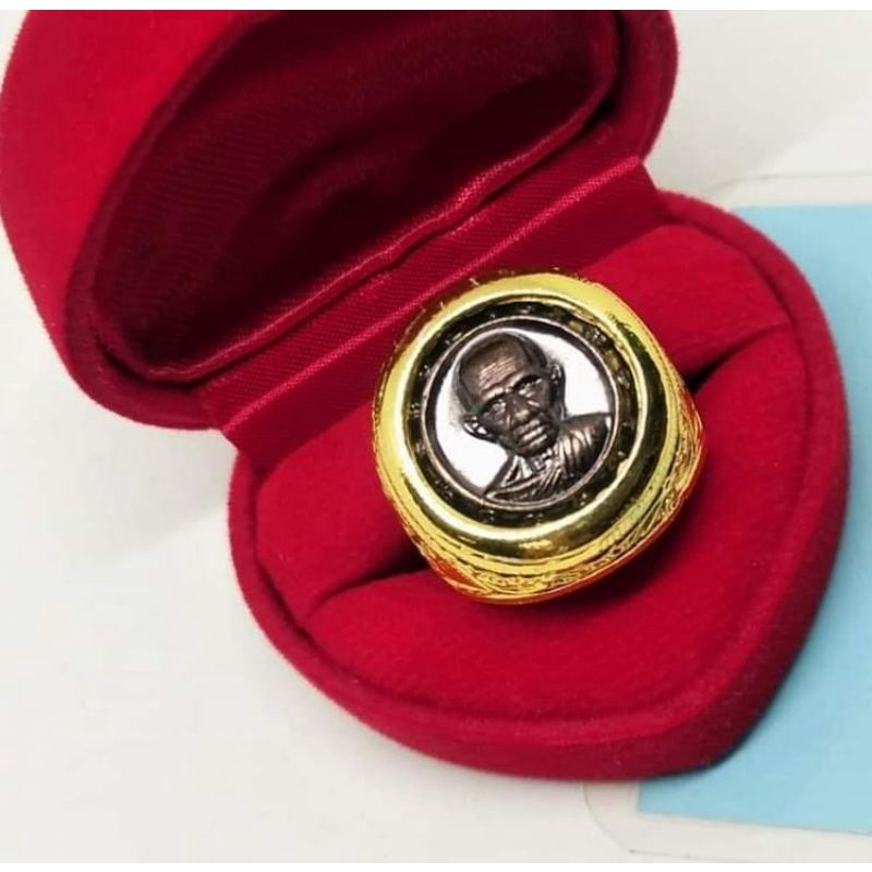 แหวนเลี่ยมทองเหรียญหลวงพ่อรวยรุ่นกระดุม กฐิน 62 เนื้อทองแดงพร้อมขึ้นงานใส่กรอบแหวนทองสูตร