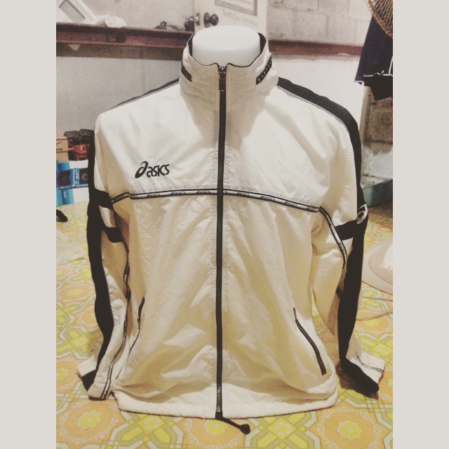 เสื้อ asics