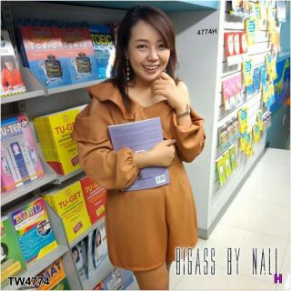 จั้มสูทขาสั้น #สาวอวบ คอปาดเว้าไหล่ ทรงระบาย