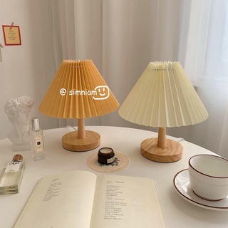 Ins Retro โคมไฟตั้งโต๊ะ USB LED night light Nordic lattice ไม้โคมไฟข้างเตียงโคมไฟตกแต่งบ้านห้องนอนโคมไฟตกแต่งโคมไฟข้างเตียงโคมไฟสร้างสรรค์ของขวัญ