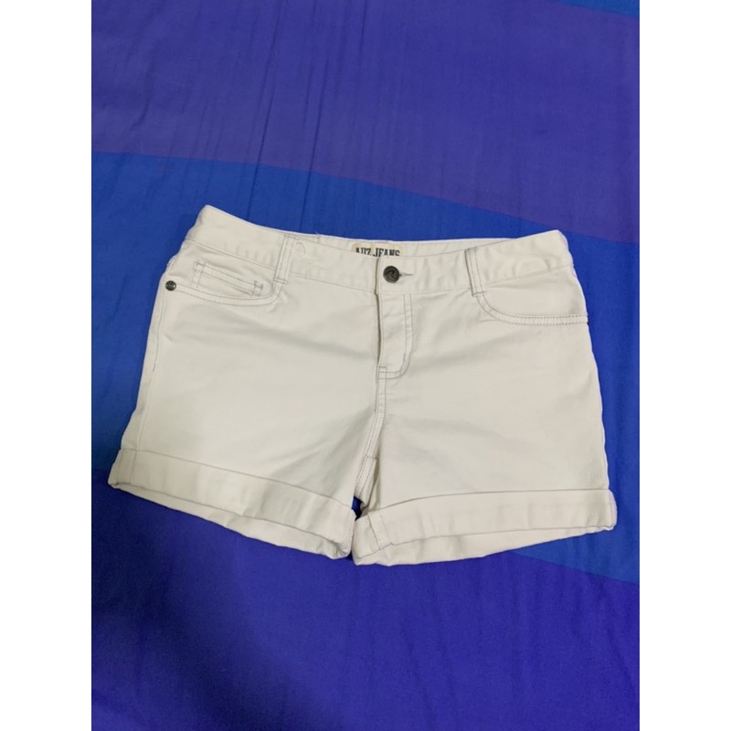 กางเกงยีนส์สีขาวขาสั้นAIIZ