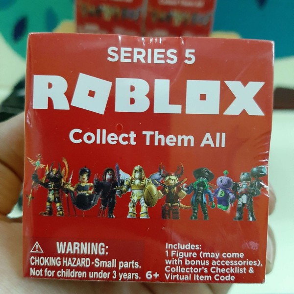 กล่องของเล่น Roblox ของแท้ Series 5 พร้อมรหัสกล่องสุ่ม (1 กล่อง)