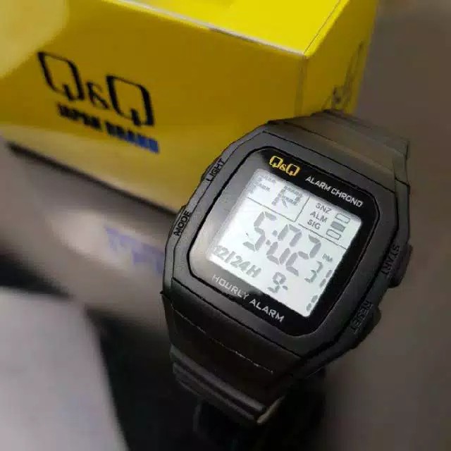 Qnq QQ Q&Q RUBBER DIGITAL SPORT WATCH