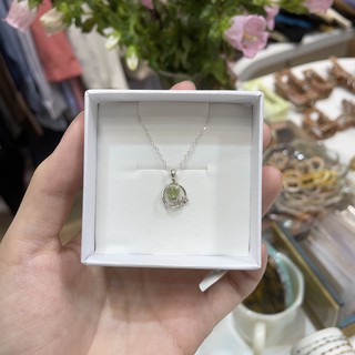 Winterwinter Jewelry Silver925 : เครื่องประดับเงินแท้ เงินแท้925 สร้อยคอพร้อมจี้ พลอยแท้ ทรงกลมประดับรูปดาว ( Peridot )
