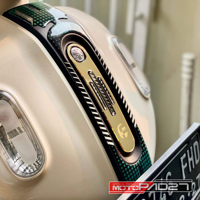 สติ๊กเกอร์ Yamaha Fazzio ปกครุฑทําจากอะคริลิคทองและเงิน