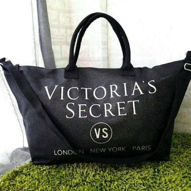 VICTORIA'S SECRET Luggage bag 
กระเป๋า