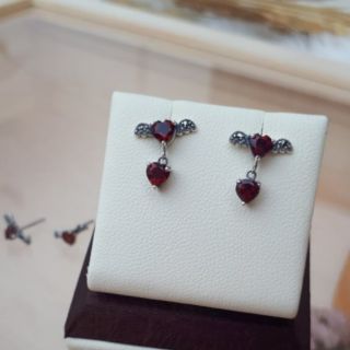 Garnet​ Angel Earring ต่างหูโกเมนหัวใจกามเทพสื่อรัก นำพารักมาให้ผู้สวมใส่❤