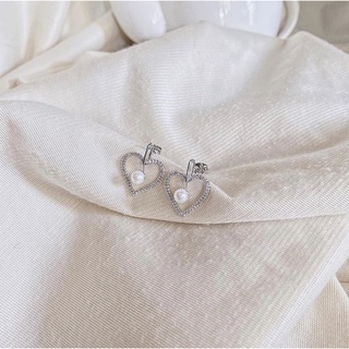 Risara ฺPearly Heart Earrings ต่างหูคริสตัล ต่างหูหัวใจ ของขวัญ ต่างหูน่ารัก ต่างหูมินิมอล