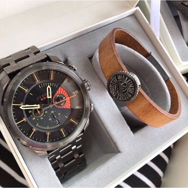 🌟พร้อมส่ง🌟ของแท้💯🇺🇸ขายขาดทุน กล่องเก่าเก็บ🔥Diesel Stronghold Watch and Bracelet Gift Set
