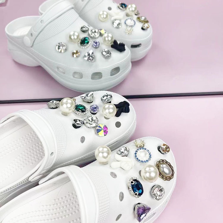 Korea Diamond Jibitz Crocs Set Pearl Jibits Crocks Black Fingers Croc Pin Metal Chain Jibbitz สําหรั