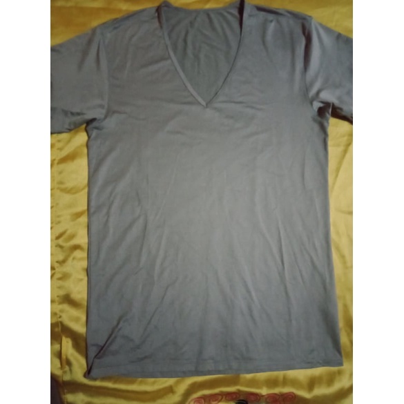 AIRism เสื้อยืด คอวี สีเทา เนื้อผ้าบางเบา เย็นสบาย L 38-44" มือสอง