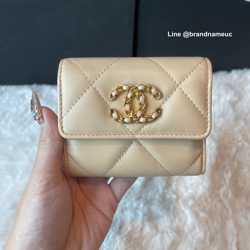 Chanel 19 trifold wallet