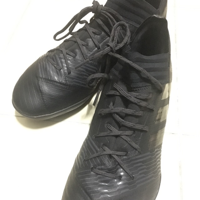 รองเท้าฟุตบอล 100ปุ่ม สำหรับหญ้าเทียม