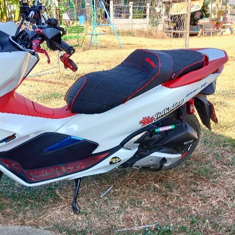 [PCX160]  เบาะแต่ง VIP ด้ายแดง แต่งลายหนังเคฟล่า ทรงกลาง เบาะปาด PCX NoiWatdan24 SpeedPlayer - รูปที่ 6