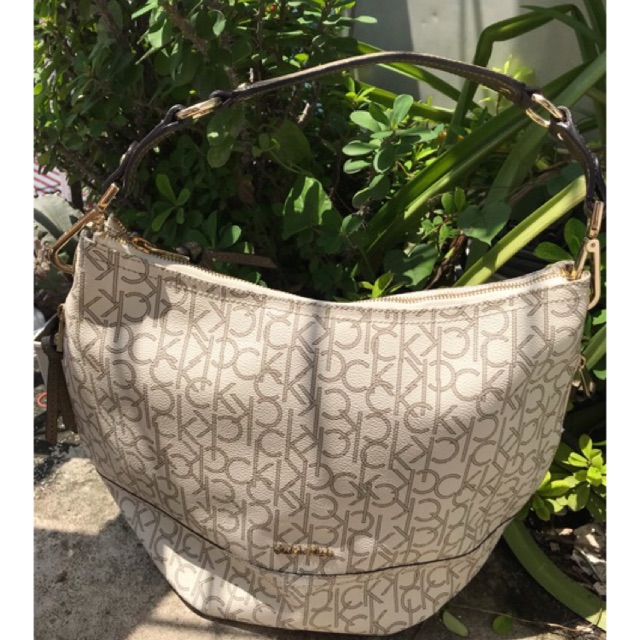 กระเป๋าสะพาย Calvin Klein มือสอง