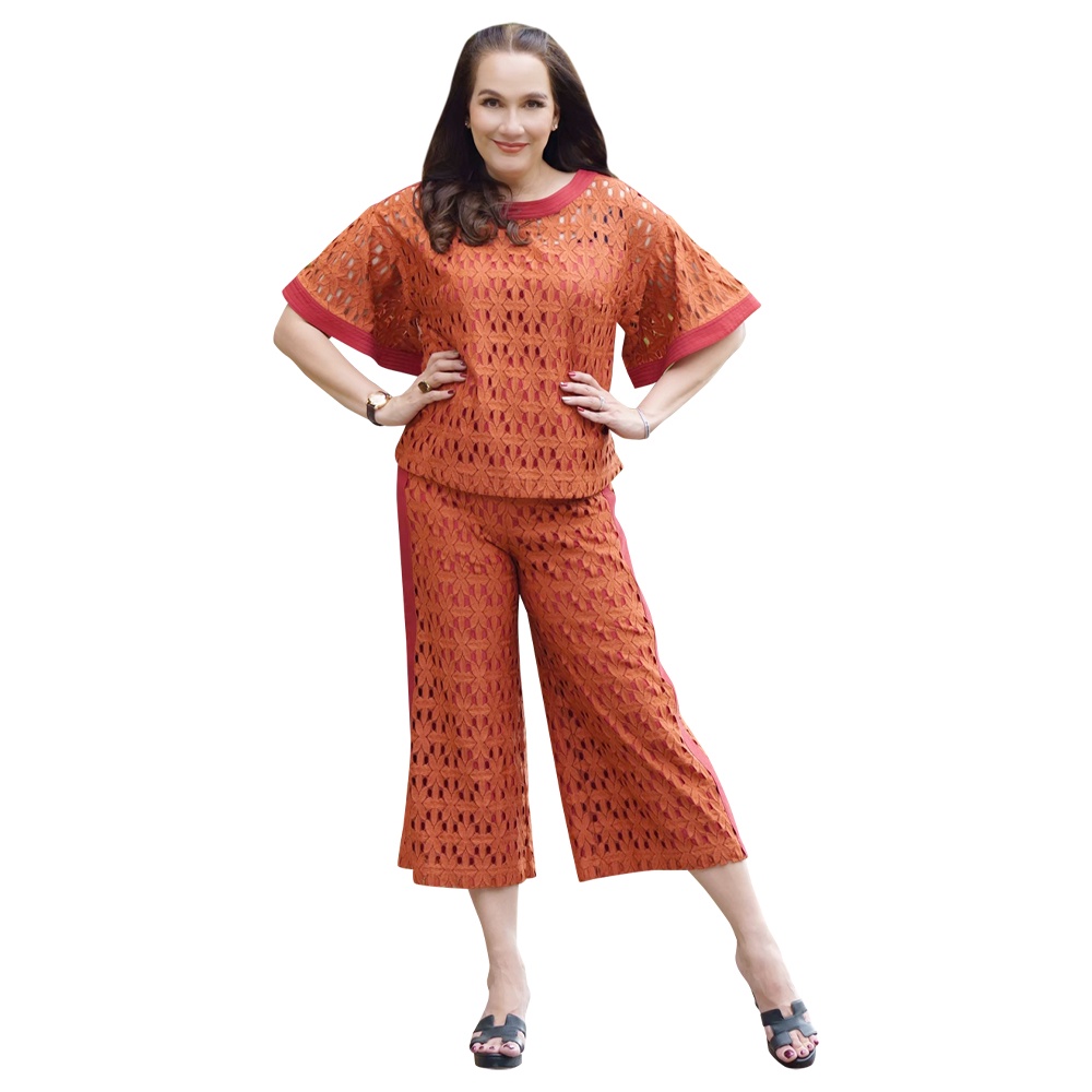 Becky เสื้อสตรีคอปาด เสริมเทปลูกไม้รอบคอ ผ้าลูกไม้ สีส้ม (PRB367)