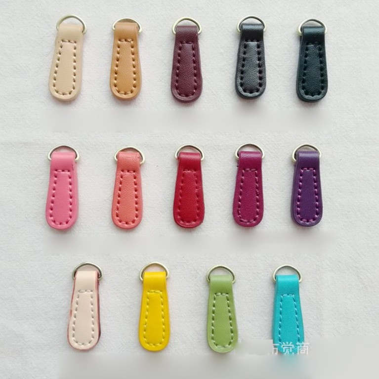 ตัวห้อยซิป หัวซิป หนังแท้ ห่วงสีเหลืองดำ ขนาด 1.4 x 4 cm. อันละ