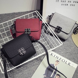 กระเป๋าสะพายข้างหมุดเพ็ชร พร้อมส่ง!!