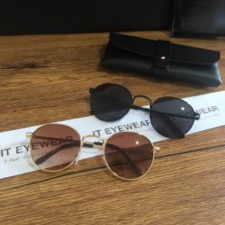 New Round Metal Sun Glasses

แว่นกันแดดทรงกลม พร้อมป้องกัน UV 400
รุ่นยอดนิยม ทำขาใหม่ ขาสปริงด้วยนะคะ
นน.เบามากๆๆ ทรงกล